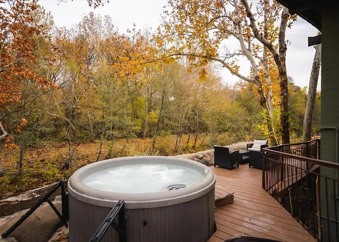 19 Creekside Retreat *